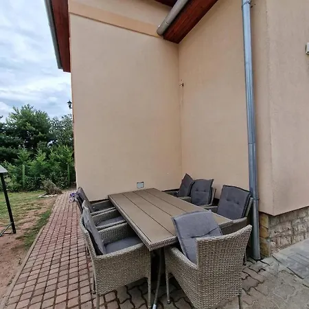 Almendra Apartman Holiday home *
