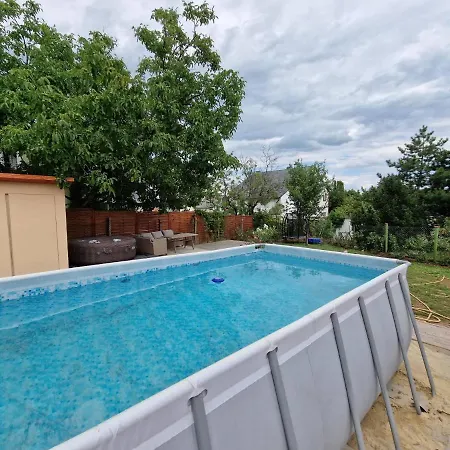 Almendra Apartman Holiday home *