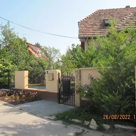 Almendra Apartman Hébergement de vacances *