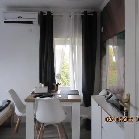 Hébergement de vacances Almendra Apartman *