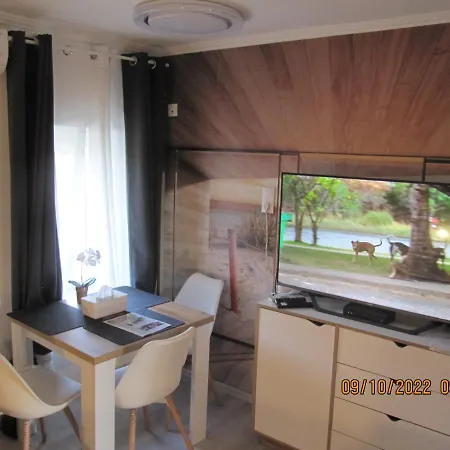 Almendra Apartman Hébergement de vacances *