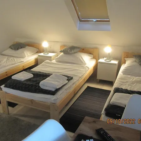 Hébergement de vacances Almendra Apartman *
